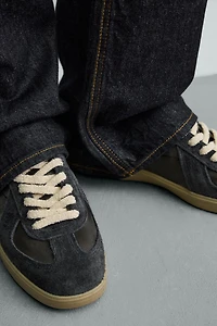 RETRO STYLE SNEAKERS