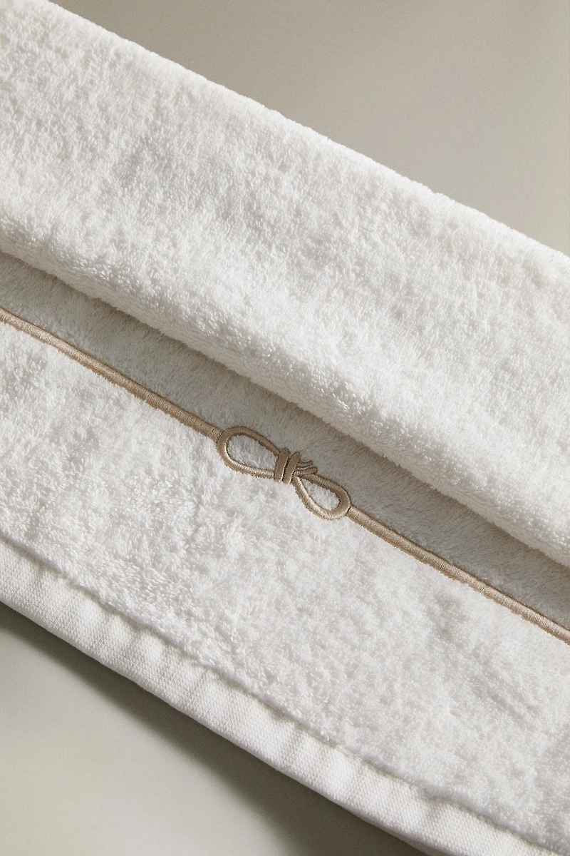 EMBROIDERED BOW BATH TOWEL
