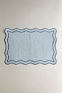 STRIPED SCALLOPED PLACEMAT
