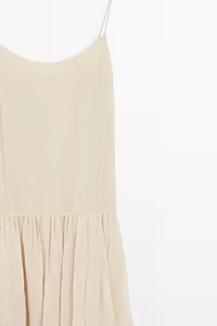 Robe midi fluide avec détail plissé