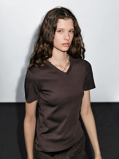 100% cotton V-neck T-shirt