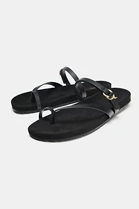 FLAT LEATHER STRAP SANDALS