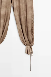 Flowing pants with tie-detail hem