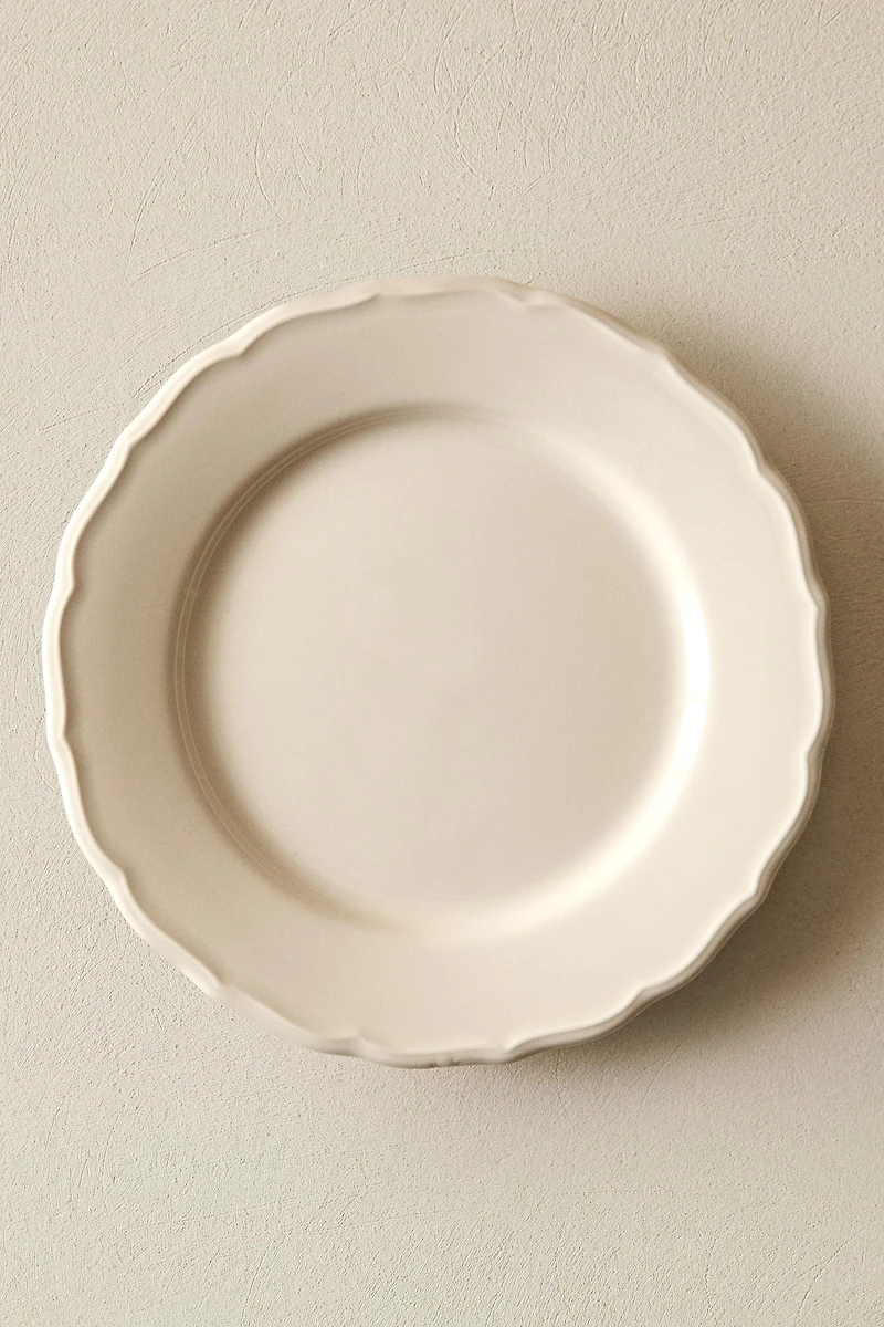 EARTHENWARE DINNER DISH WITH RAISED-DESIGN EDGE