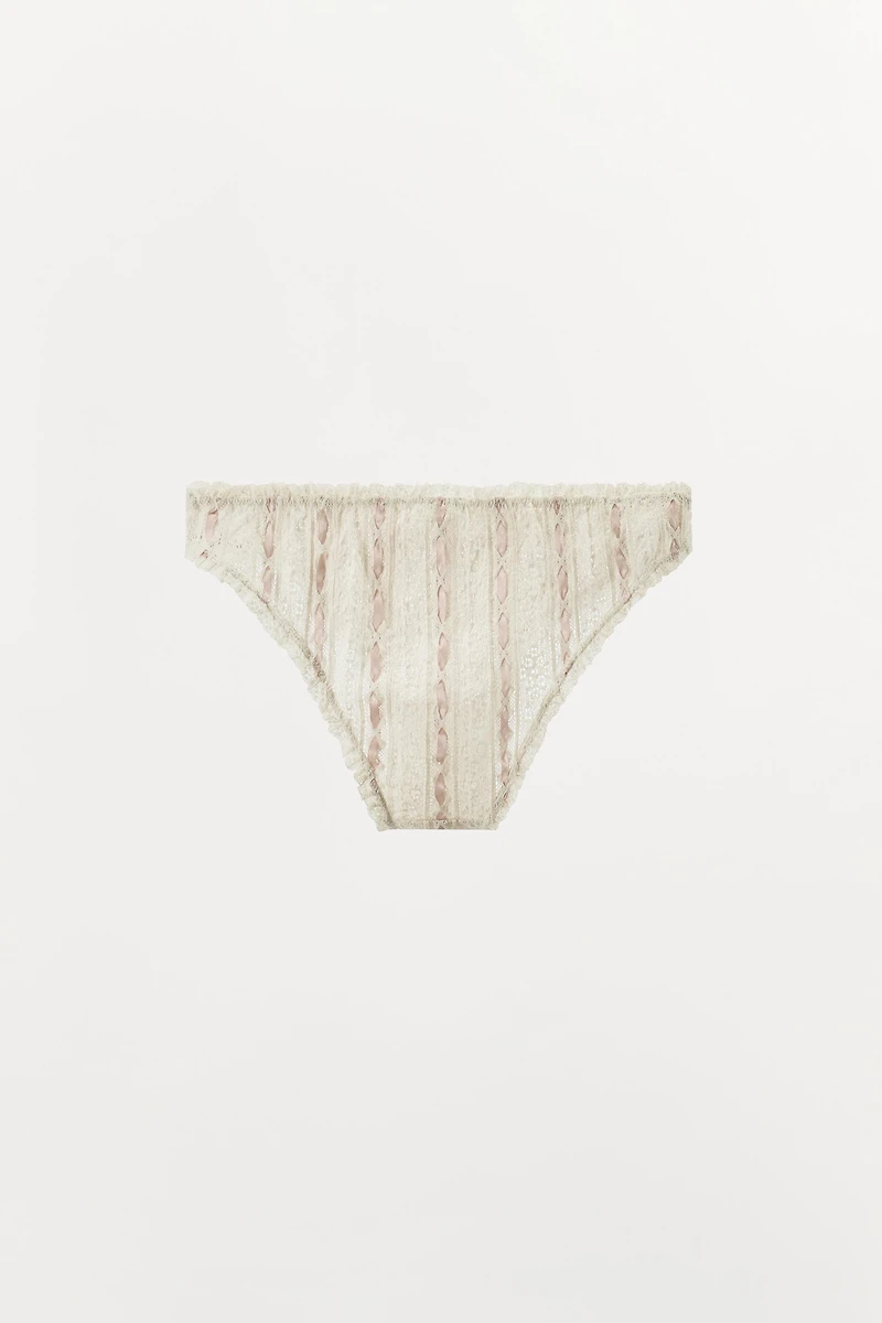 CONTRAST BOW SHORTS