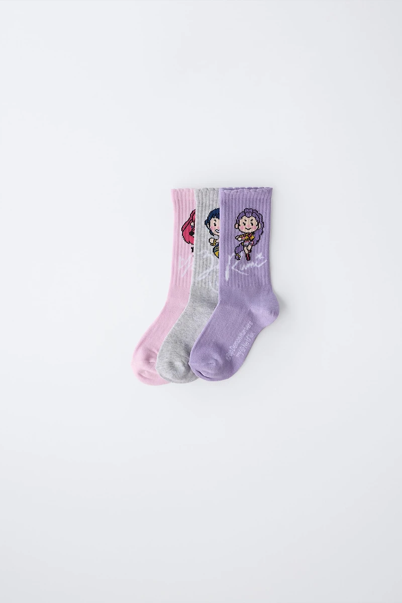 LOT DE TROIS CHAUSSETTES MI-HAUTES KPOP DEMON HUNTERS™ NETFLIX ©