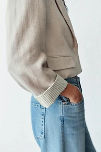 BLAZER COURTE EN LIN AVEC ÉPAULETTES