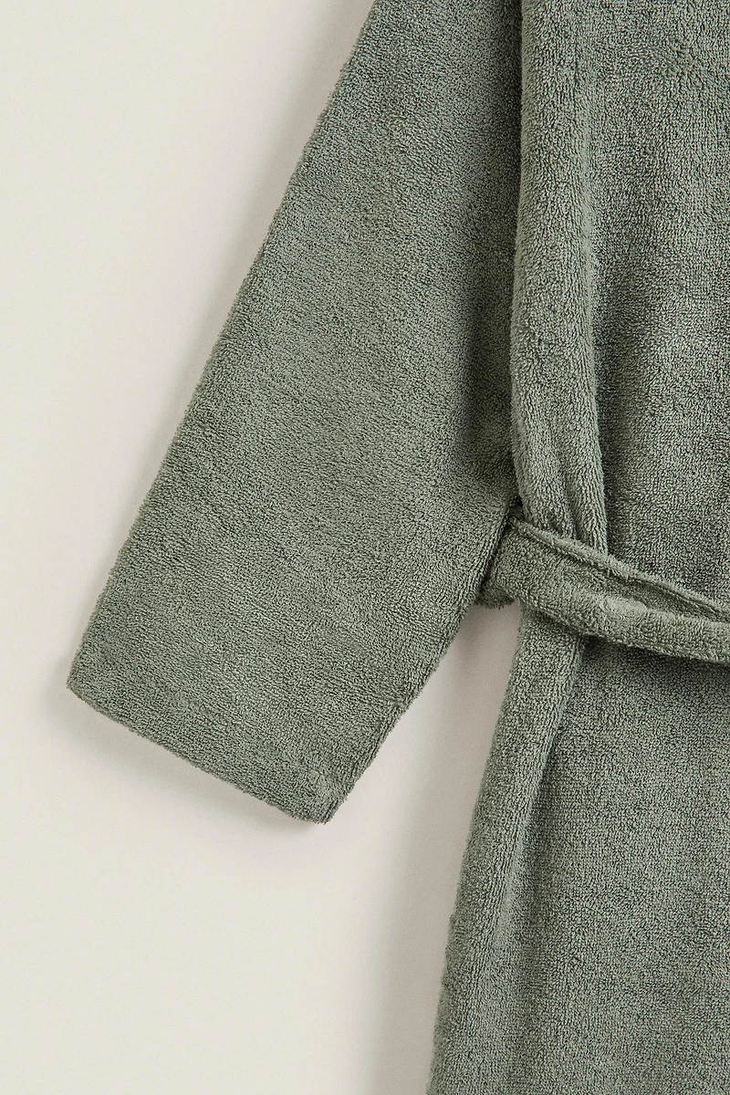 HOODED BATHROBE (360 GXM²)