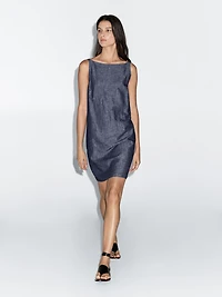 Short dress with low-cut back