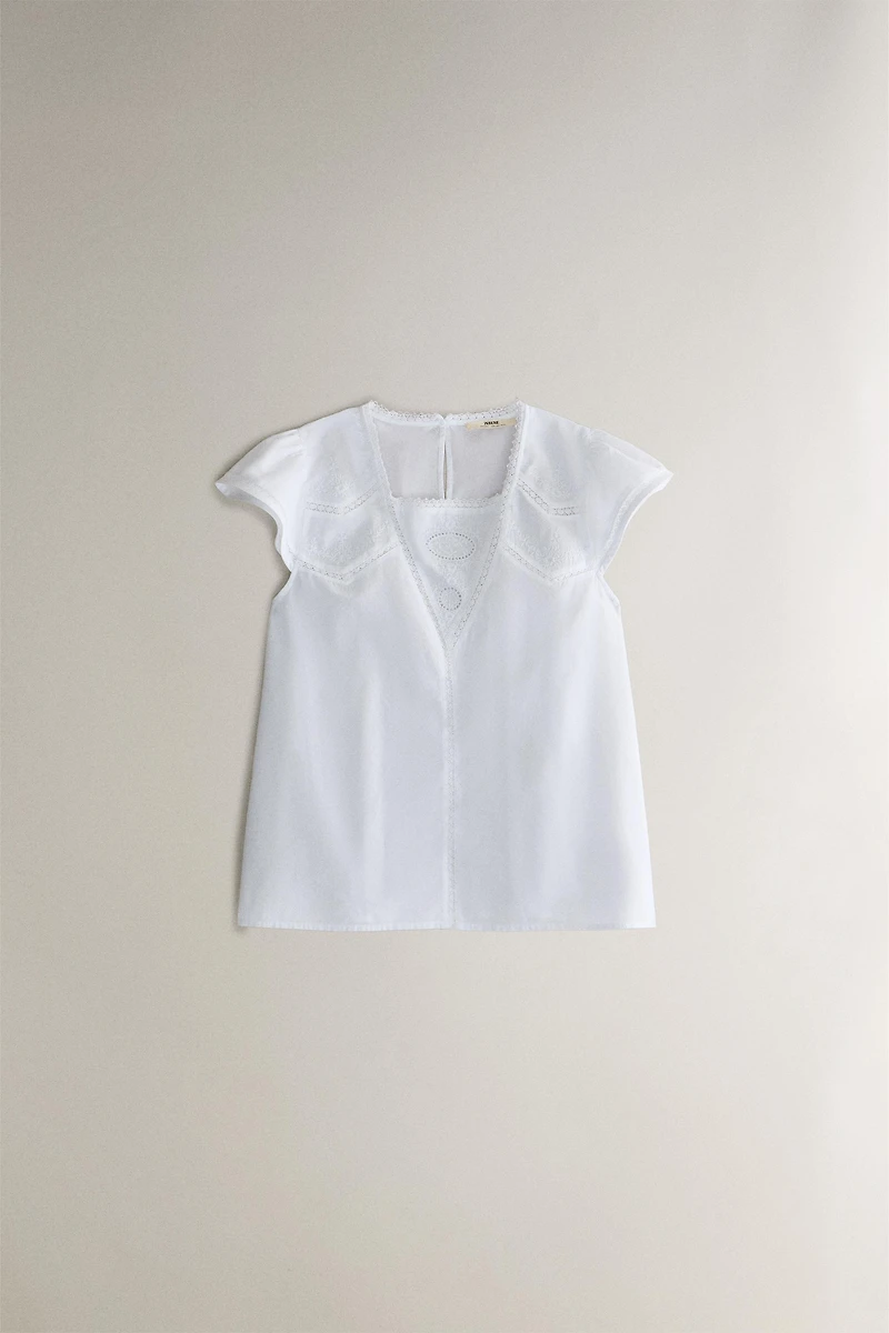 T-SHIRT DENTELLE ET BRODERIE