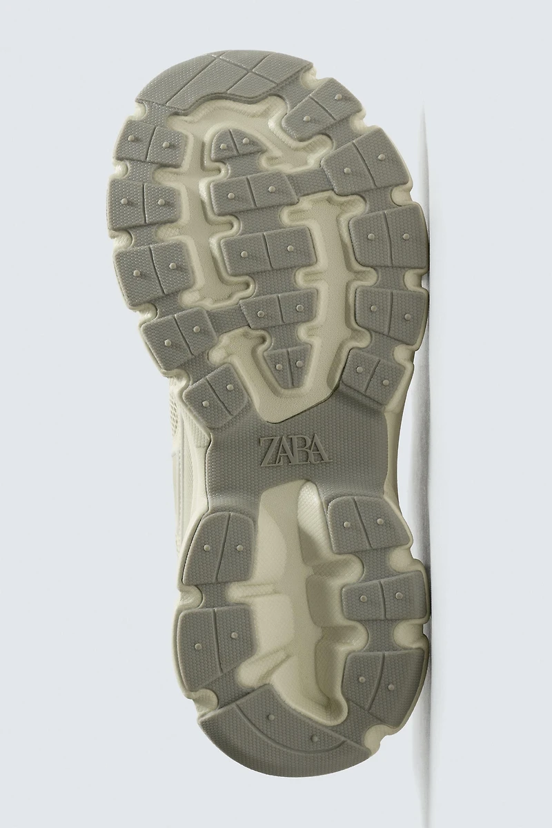 CHUNKY SOLE SNEAKERS