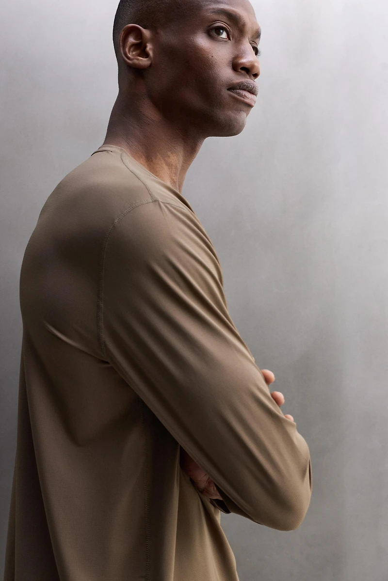 BASIC LONG SLEEVE TECHNICAL T-SHIRT