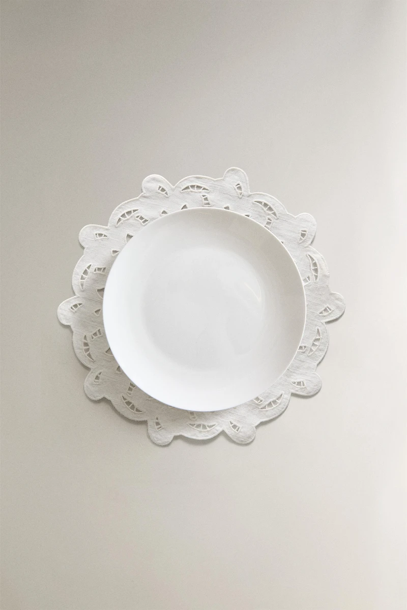SET DE TABLE BRODÉ PERFORÉ