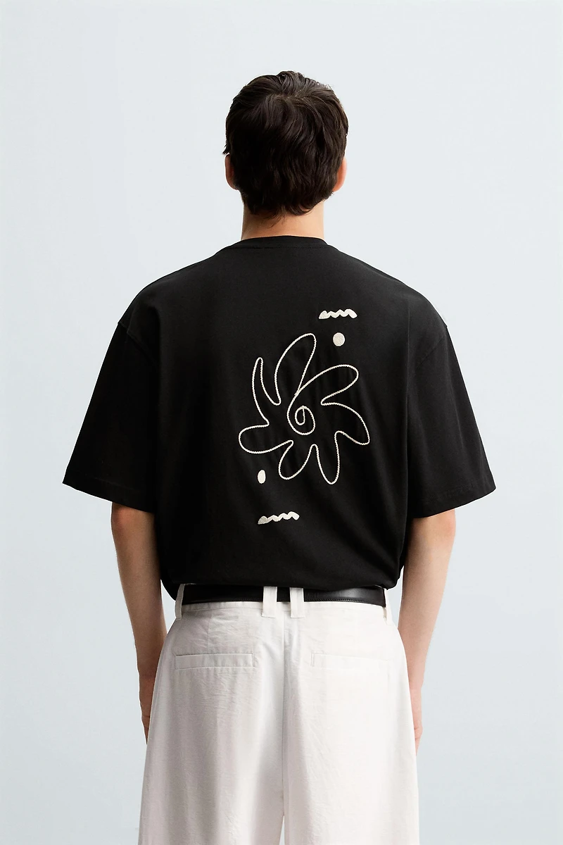 CONTRAST EMBROIDERY T-SHIRT