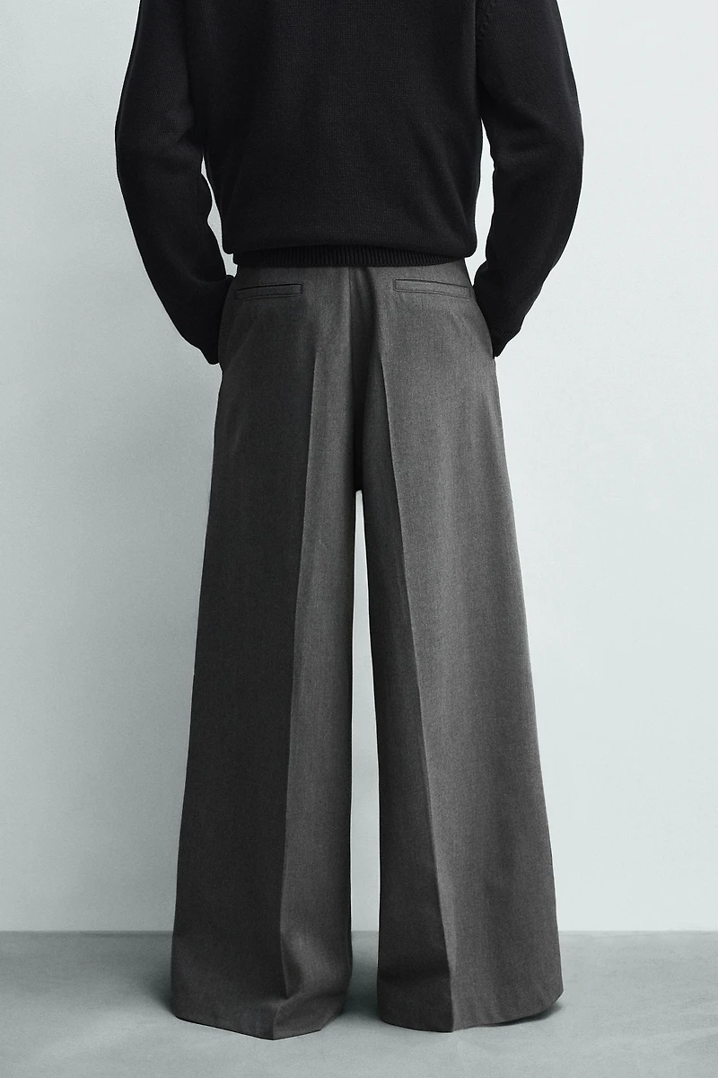 PANTALON COUPE LARGE À PLIS