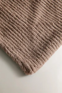 REVERSIBLE FAUX FUR BLANKET