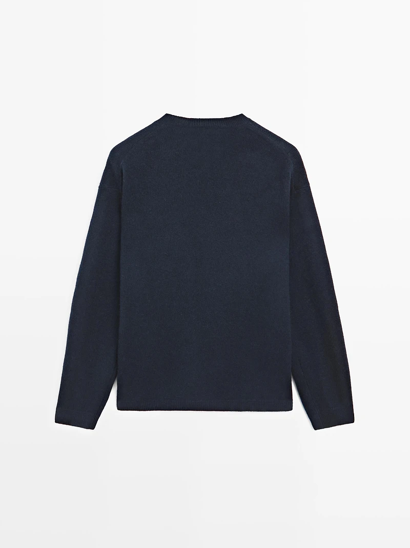 Oversize V-neck knit sweater