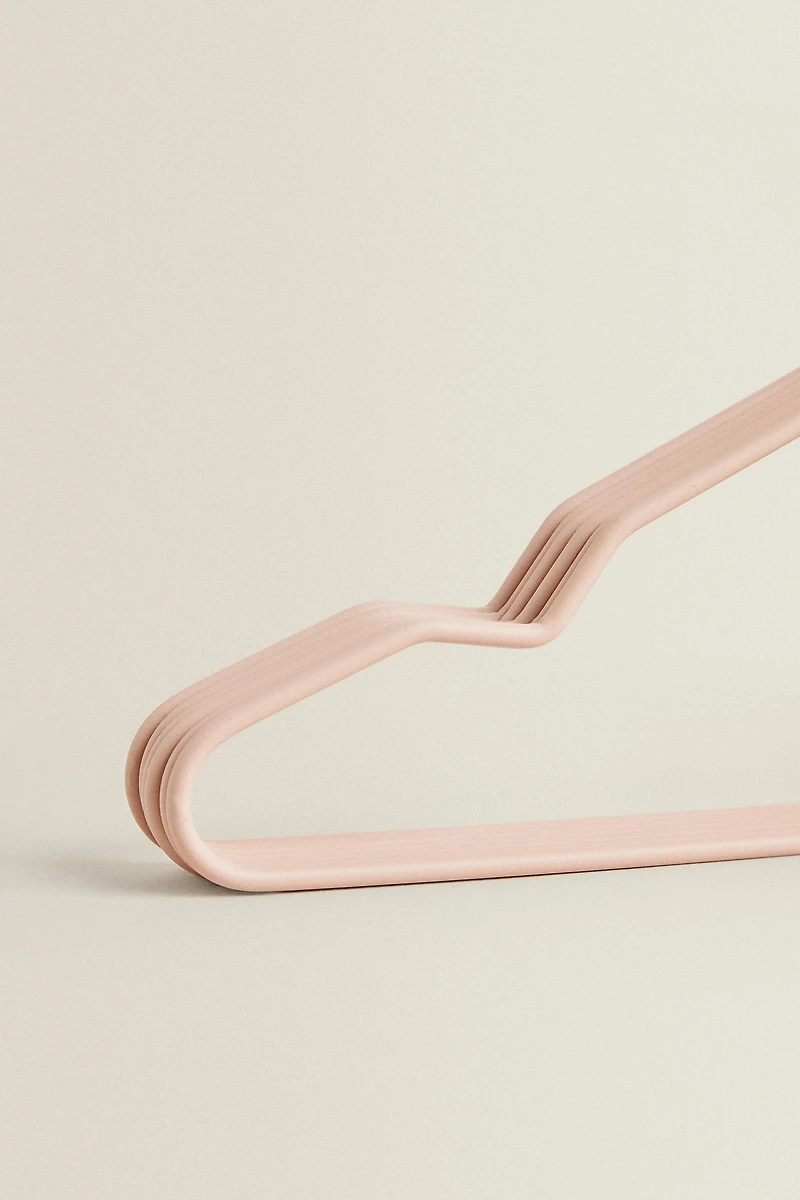 PACK OF RUBBERIZED BABY HANGERS (PACK 6)