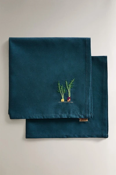 SET OF EMBROIDERED COTTON NAPKINS (SET OF 2)