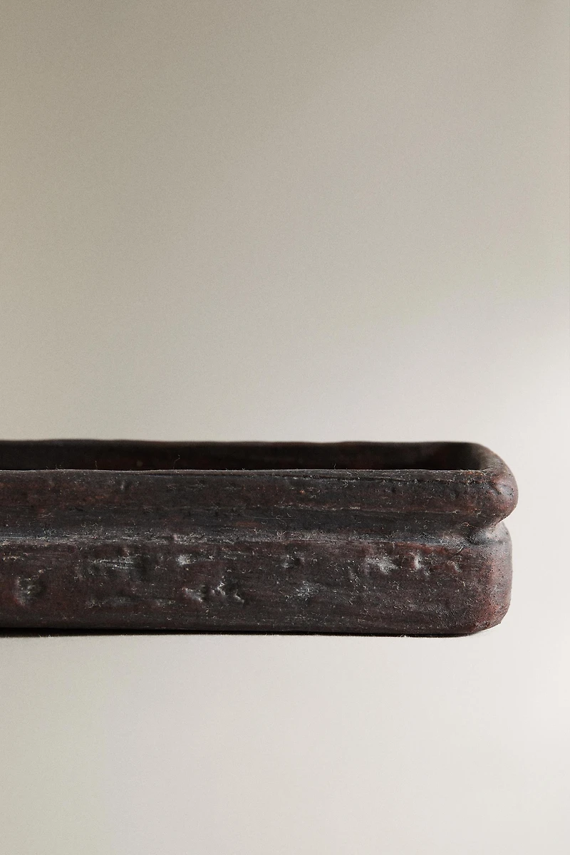 CERAMIC TRAY WITH RECTANGULAR EDGES