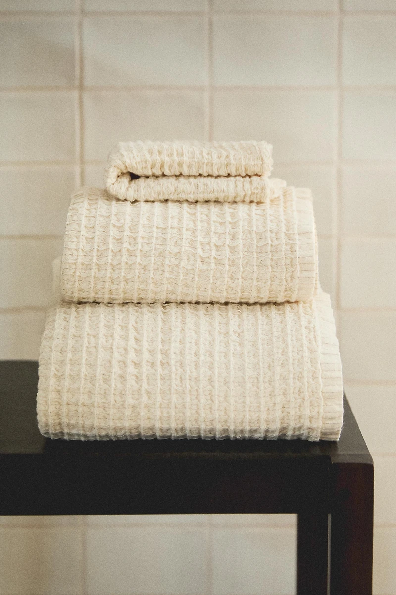 SERVIETTE DE BAIN GAUFRÉE RAYÉE