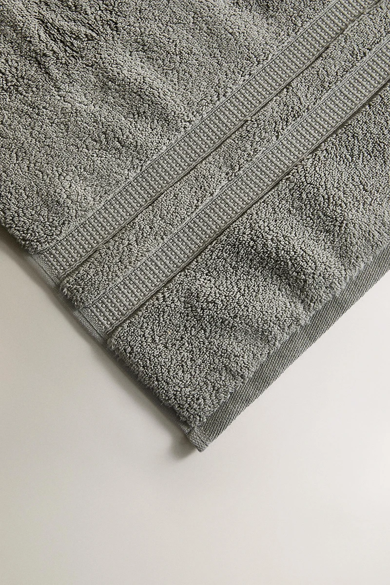 EXTRA SOFT DOUBLE BORDER BATH TOWEL