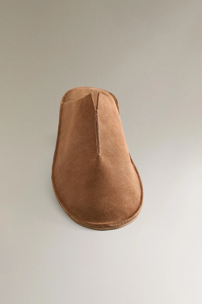 CHAUSSONS OUVERTS À L’ARRIÈRE CUIR