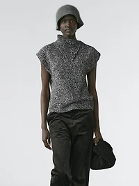 Mouliné knit vest with collar detail