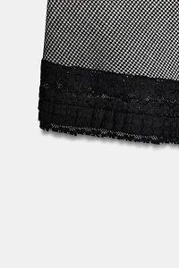 ASYMMETRIC HEM HOUNDSTOOTH LACE TOP