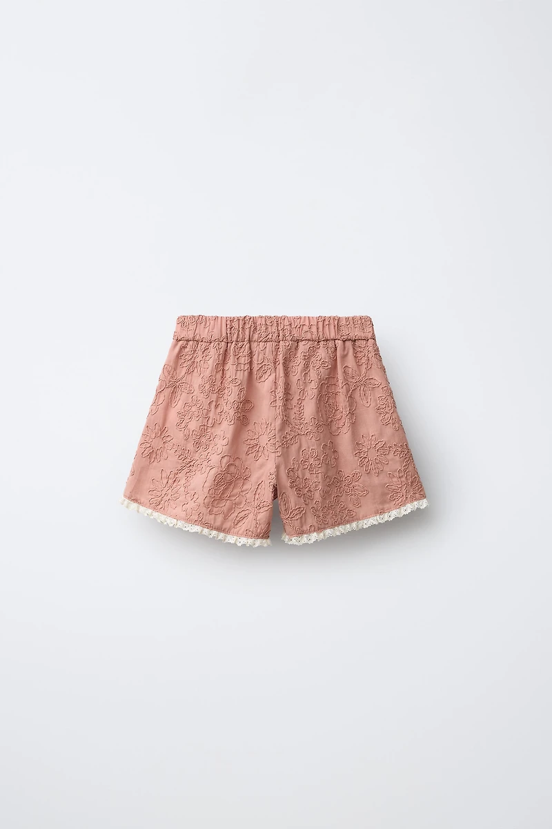 LACE EMBROIDERED FLORAL SHORTS