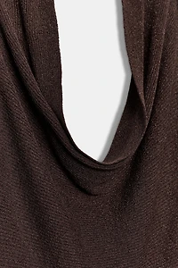 TOP HALTER EN MAILLE CÔTELÉE ET FIL MÉTALLISÉ