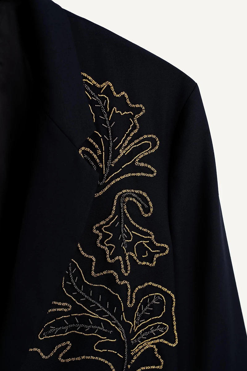 RELAXED FIT CONTRAST EMBROIDERED BLAZER