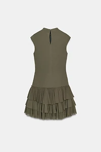 ROBE COURTE À VOLANTS