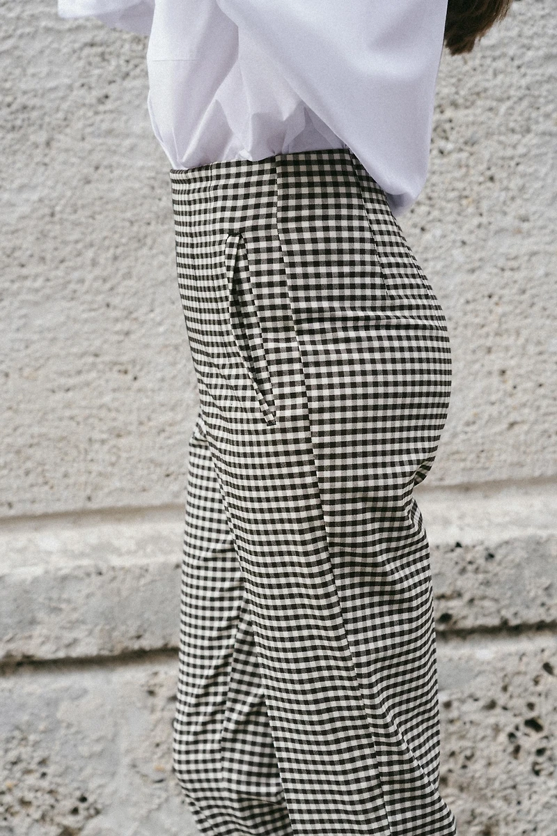 HIGH-WAISTED PANTS