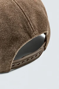 CASQUETTE BRODÉE CONTRASTANTE
