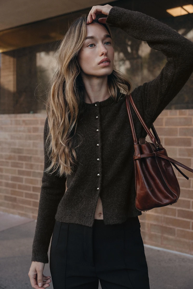 GILET EN MAILLE AVEC BOUTONS BOULES