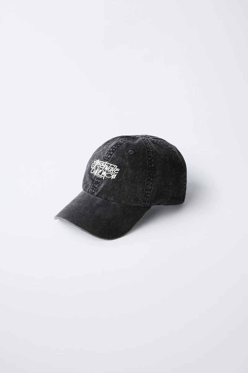 WASHED EFFECT EMBROIDERED TEXT CAP