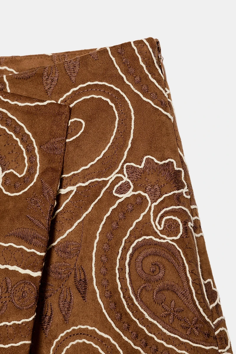 EMBROIDERED FAUX SUEDE SKORT