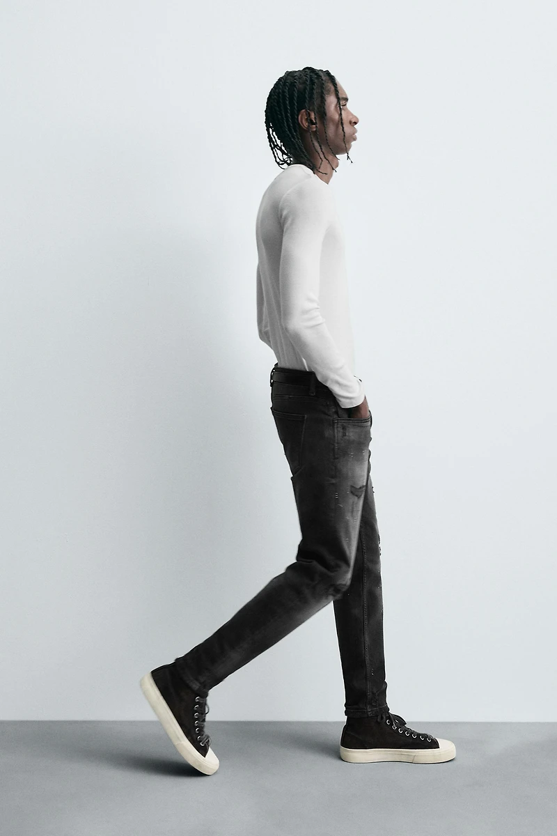 RIPPED SKINNY FIT JEANS