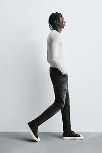 RIPPED SKINNY FIT JEANS