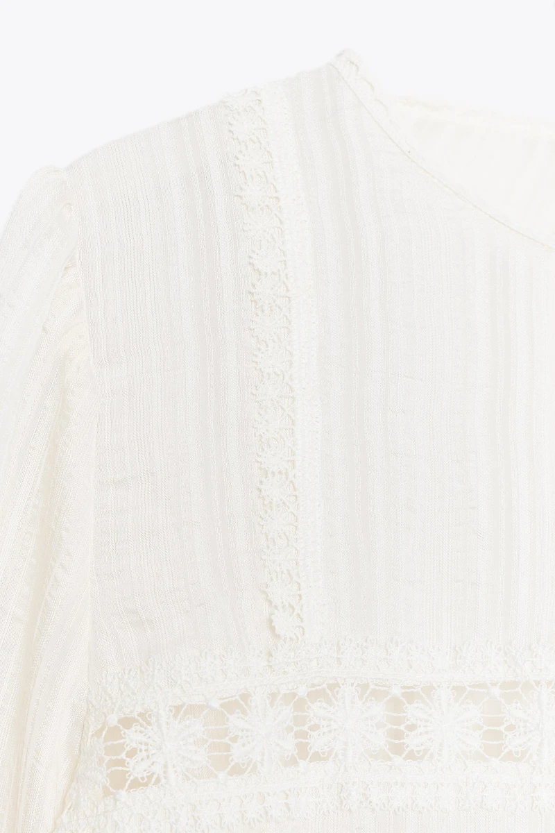 ROMANTIC LACE TRIM BLOUSE
