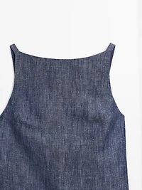 Short dress with low-cut back