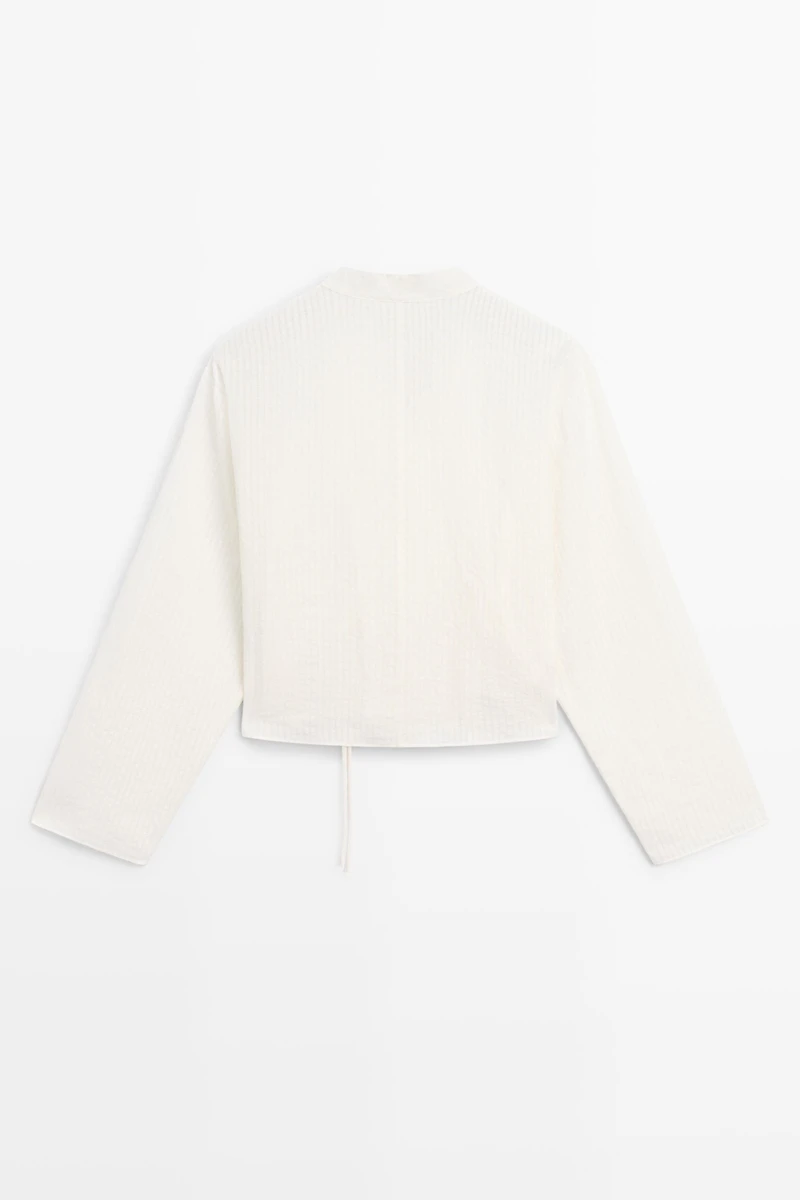 Total look textured short kimono
