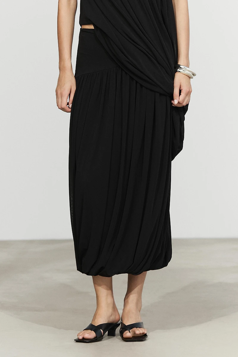 Balloon-effect flowing skirt