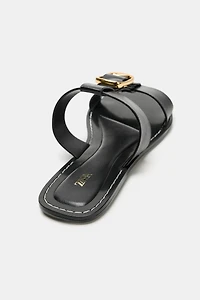 FLAT BUCKLE SANDALS