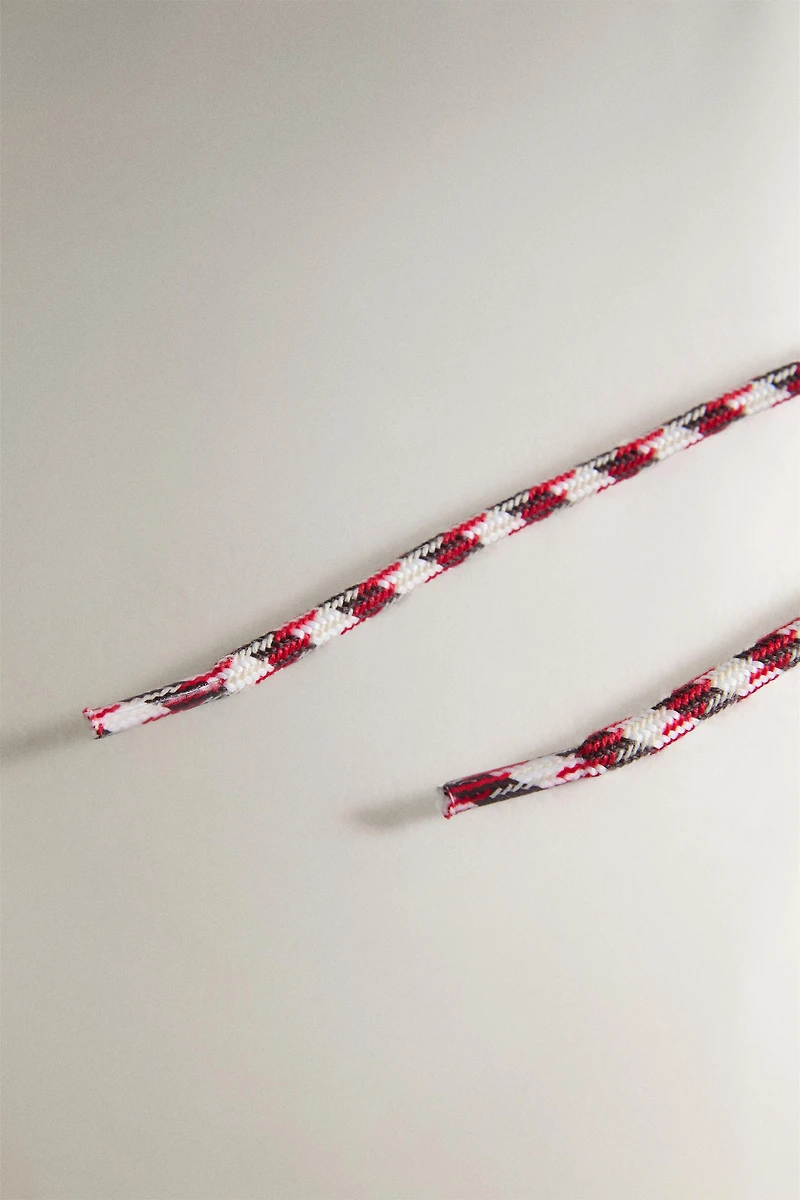 BRAIDED LACES