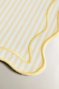 STRIPED SCALLOPED PLACEMAT