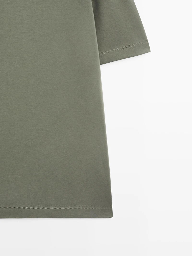 100% cotton medium weight short sleeve T-shirt