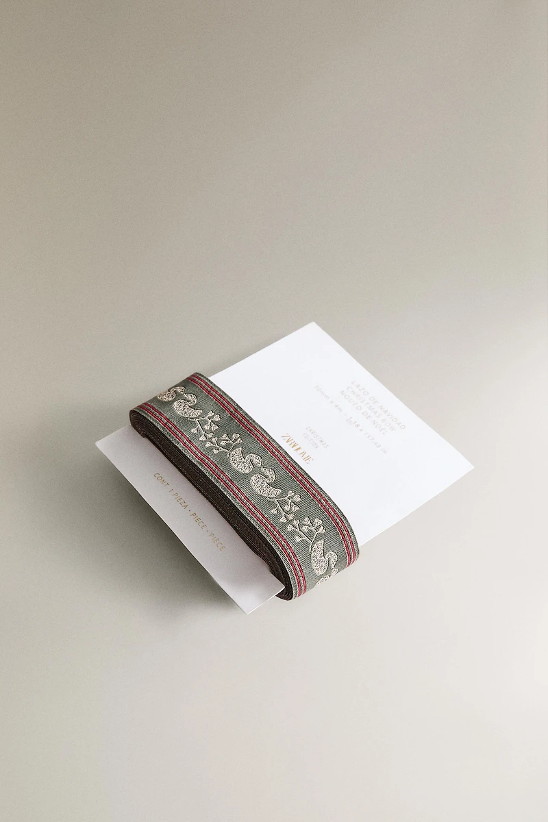 CHRISTMAS GIFT WRAPPING RIBBON WITH DECORATIVE DUCKLINGS