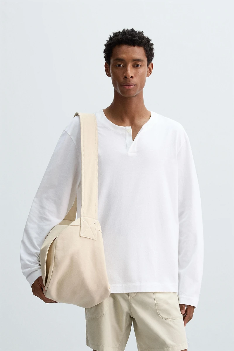 T-SHIRT COL BOUTON